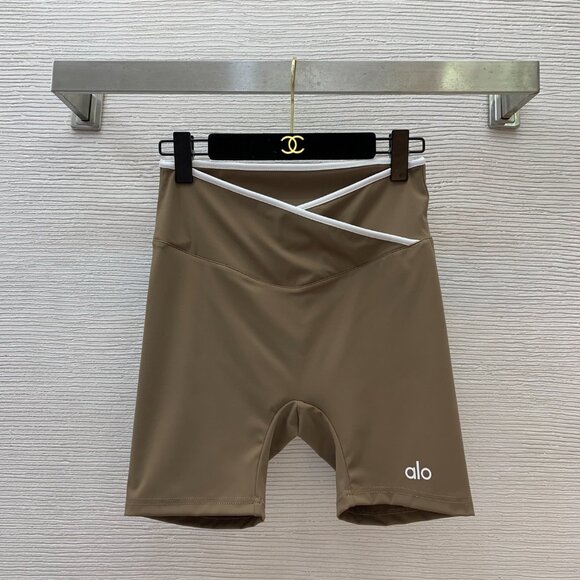 Women ALO Yoga shorts + tank top - Picture 4 of 9